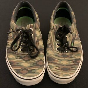 VANS “Off the Wall” Camouflage Board Shoes